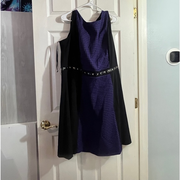 Glamour purple and black houndstooth dress w/ silver studded black belt plus siz - Picture 3 of 5
